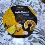 Anello di formaggio con ananas, papaya e mandorle