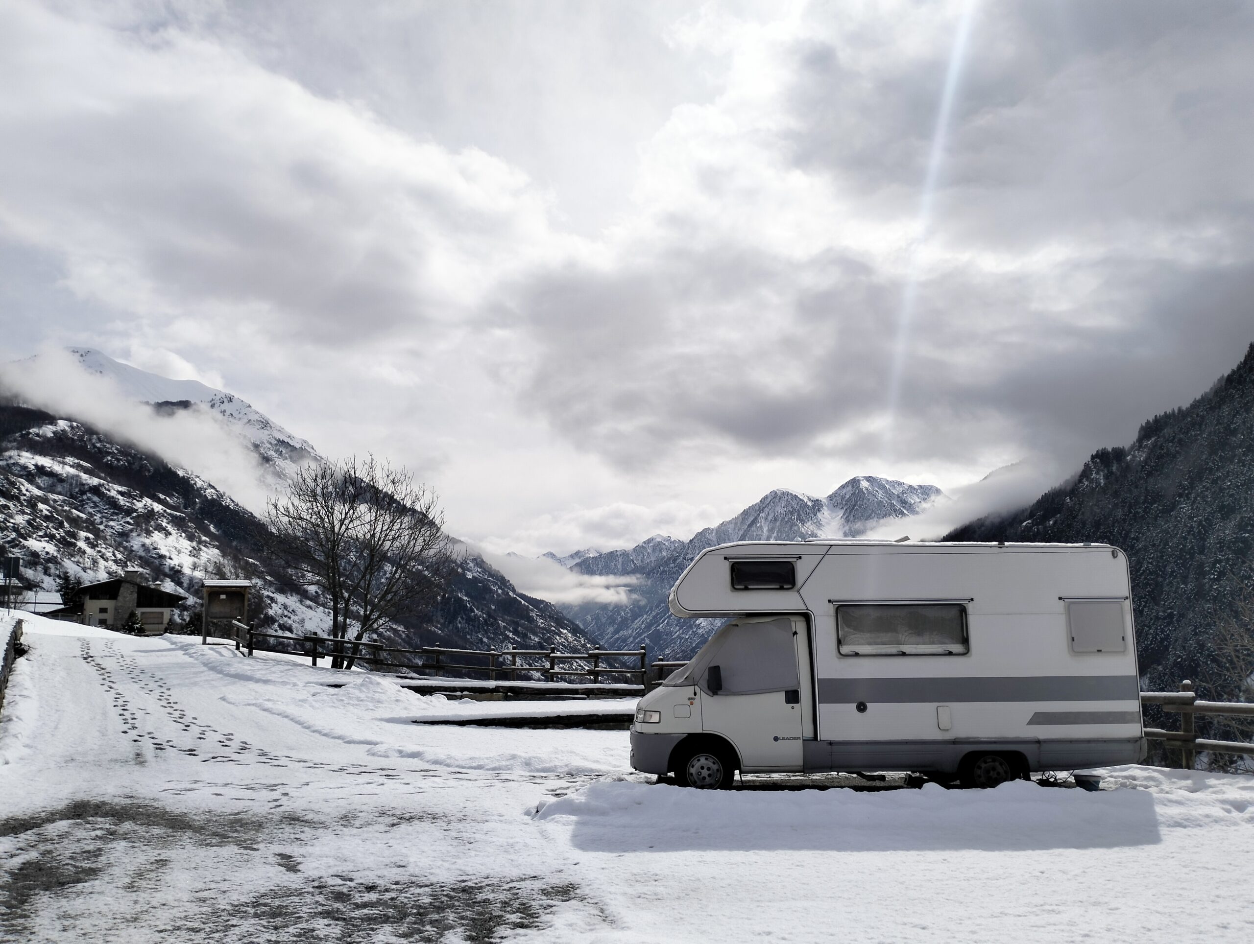 Al momento stai visualizzando Mille giorni di vita in camper: dalla strada alla montagna